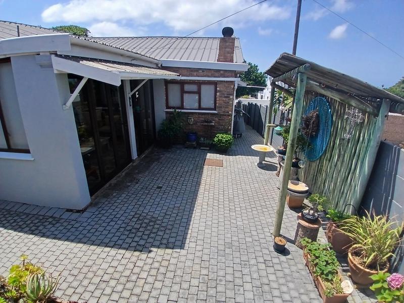 4 Bedroom Property for Sale in Stilbaai Wes Western Cape